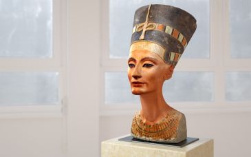 Bored Nefertiti